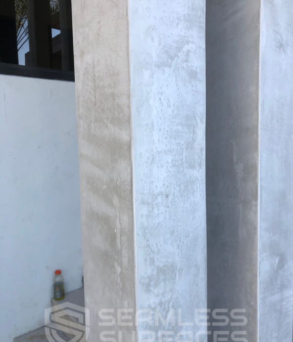 columns with microtopping